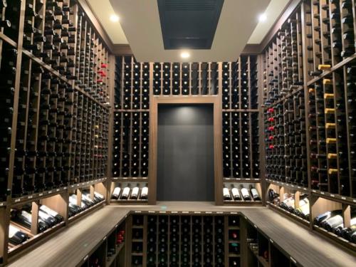 Wooden-Wine-Racks-Transitional-Home-Wine-Cellar (1)